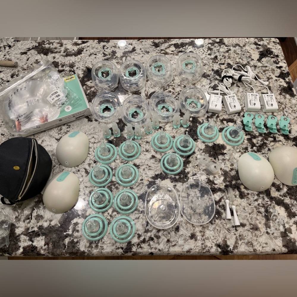 Willow breast pump huge lot + accessories + chargers